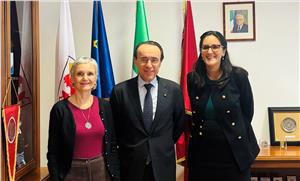 Quästor Ferrari (M.) hat die Verantwortliche der Antidiskriminierungsstelle, Garbin (li.), und Volksanwältin Meyer zum Antrittsbesuch empfangen (Foto: Volksanwaltschaft)