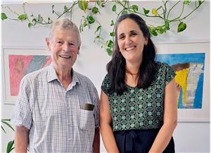 Die derzeitige Volksanwältin Veronika Meyer mit Werner Palla, Landesvolksanwalt von 1992 bis 2004. (Foto: Volksanwaltschaft)