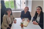 Scambio informativo sulle misure amministrative e la relativa trasparenza (da sx): la collaboratrice della Difesa civica Orlandi, la responsabile dell’Avvocatura della Provincia Roilo e la Difensora civica Meyer. (Foto: Difesa civica)