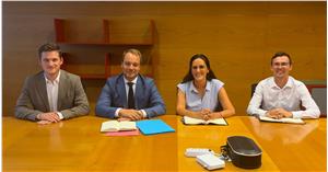 (da sx) I vertici dell’Associazione dei Comuni, Wallnöfer e Ploner, con la Difensora civica Meyer e il suo collaboratore Plazza. (Foto: Associazione dei Comuni)